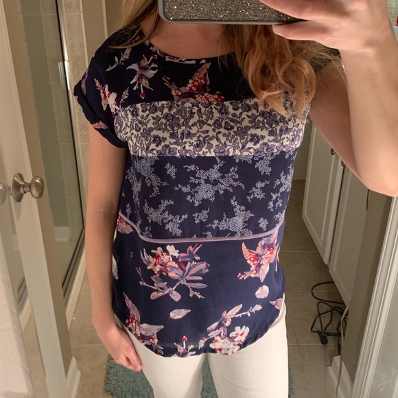 Super cute flowered top! - Picture 1 of 4